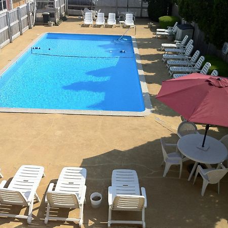 Holiday Hill Inn & Suites デニス・ポート エクステリア 写真