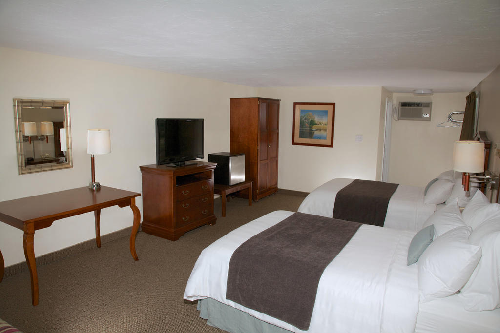 Holiday Hill Inn & Suites デニス・ポート エクステリア 写真