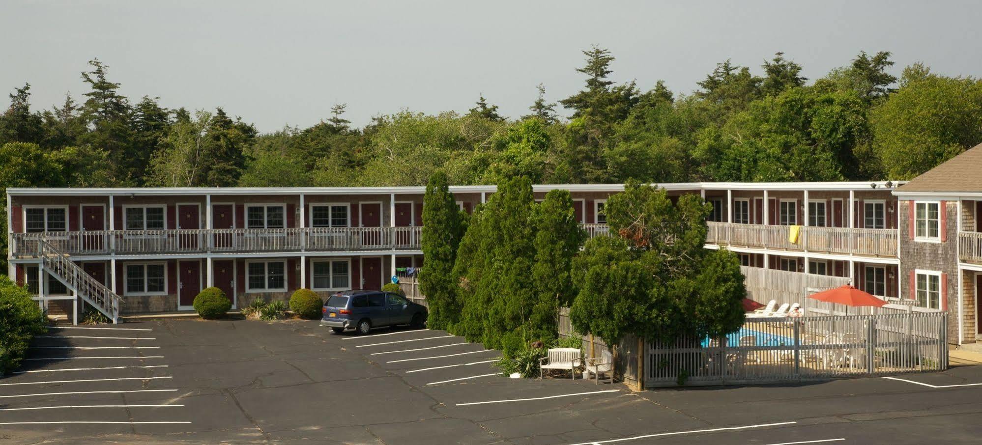 Holiday Hill Inn & Suites デニス・ポート エクステリア 写真