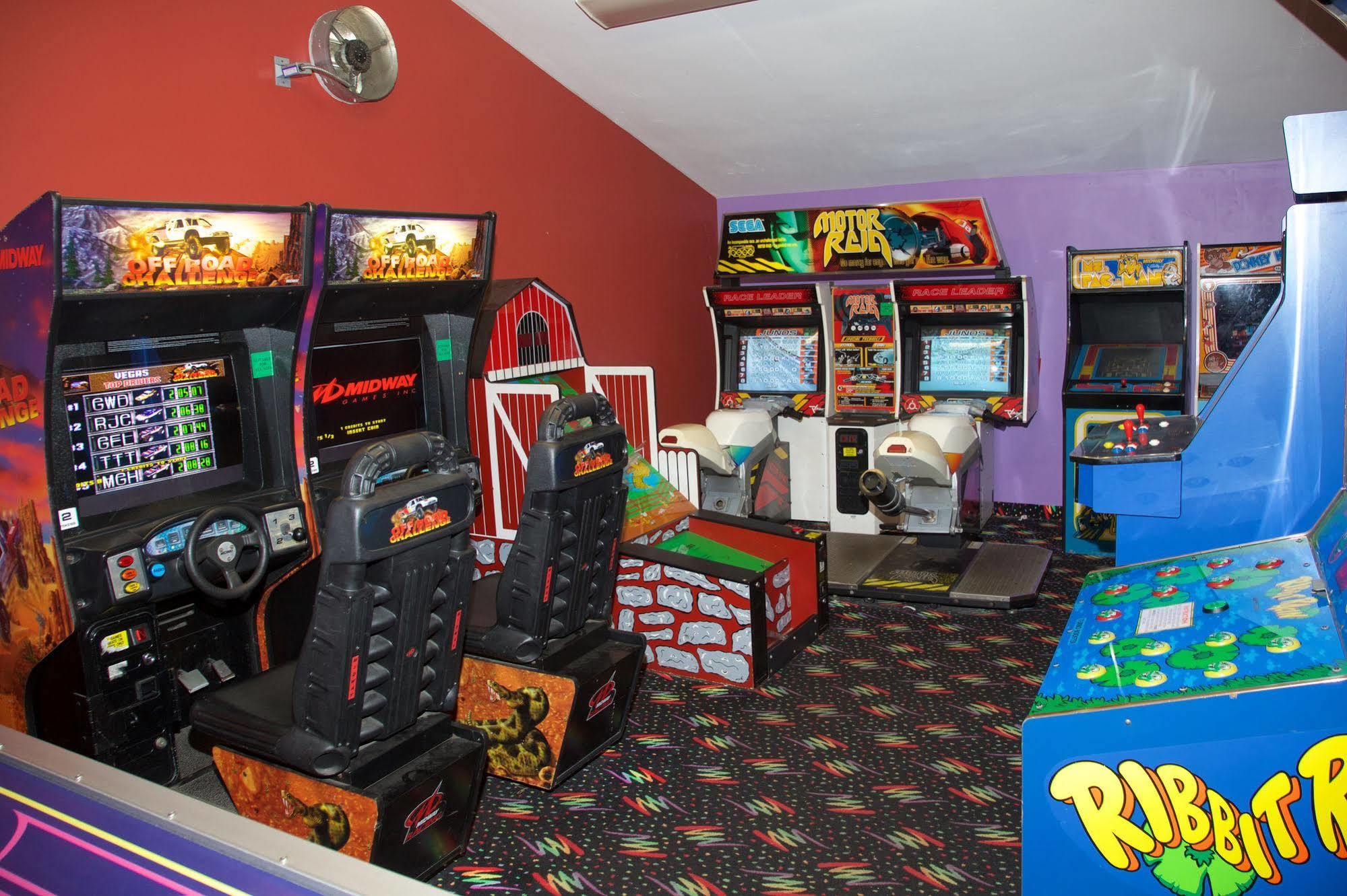 Holiday Hill Inn & Suites デニス・ポート エクステリア 写真