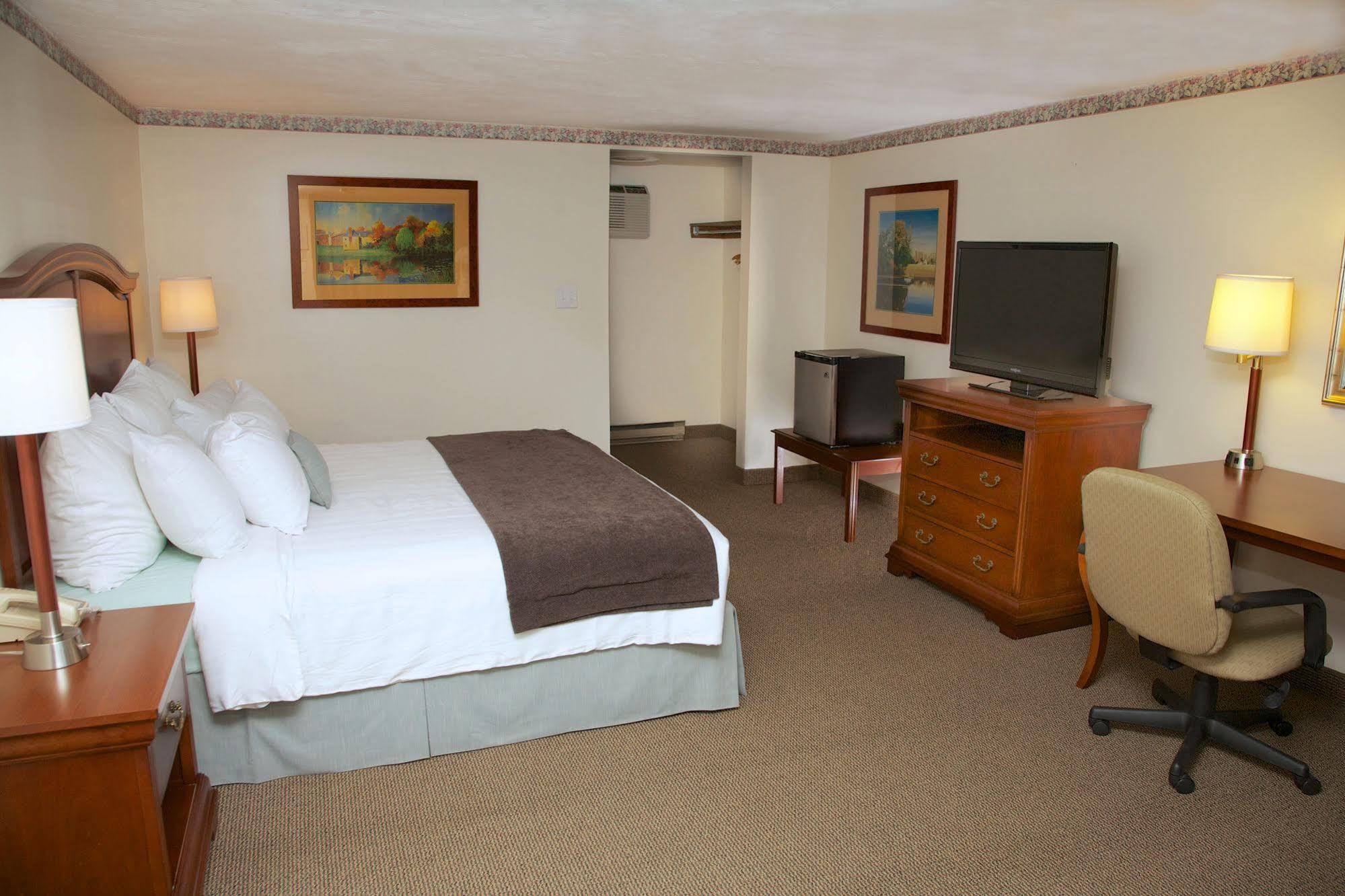 Holiday Hill Inn & Suites デニス・ポート エクステリア 写真