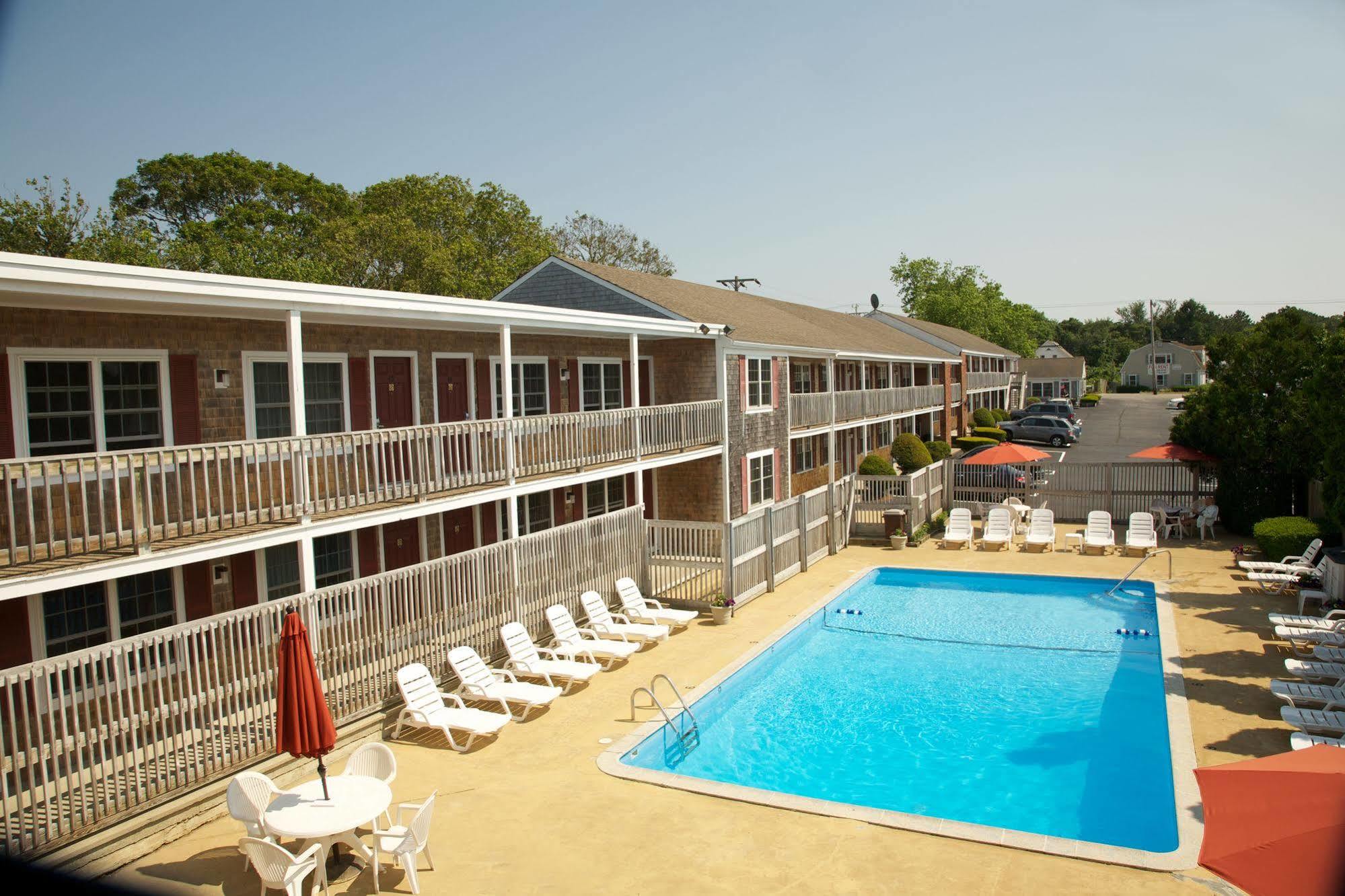 Holiday Hill Inn & Suites デニス・ポート エクステリア 写真
