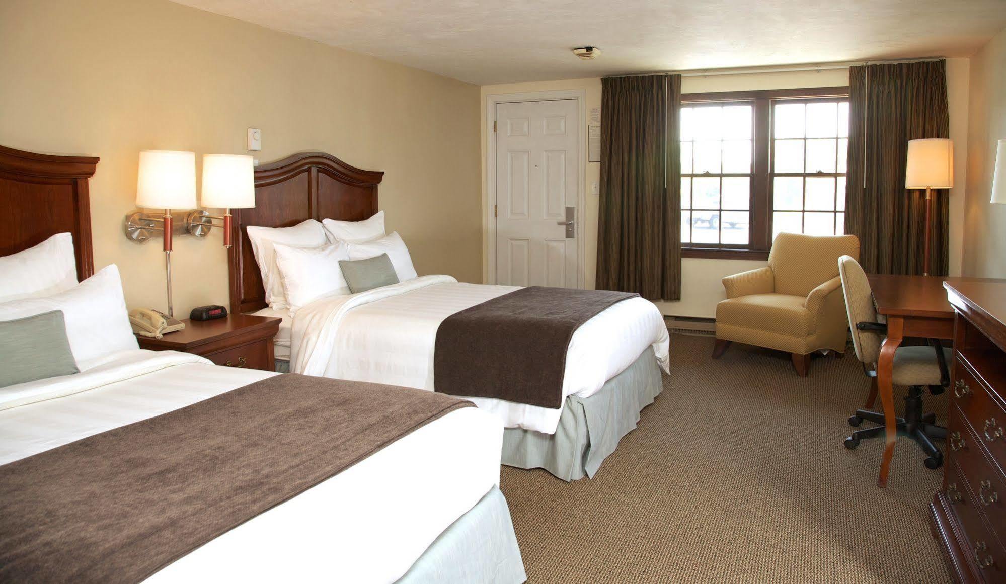 Holiday Hill Inn & Suites デニス・ポート エクステリア 写真