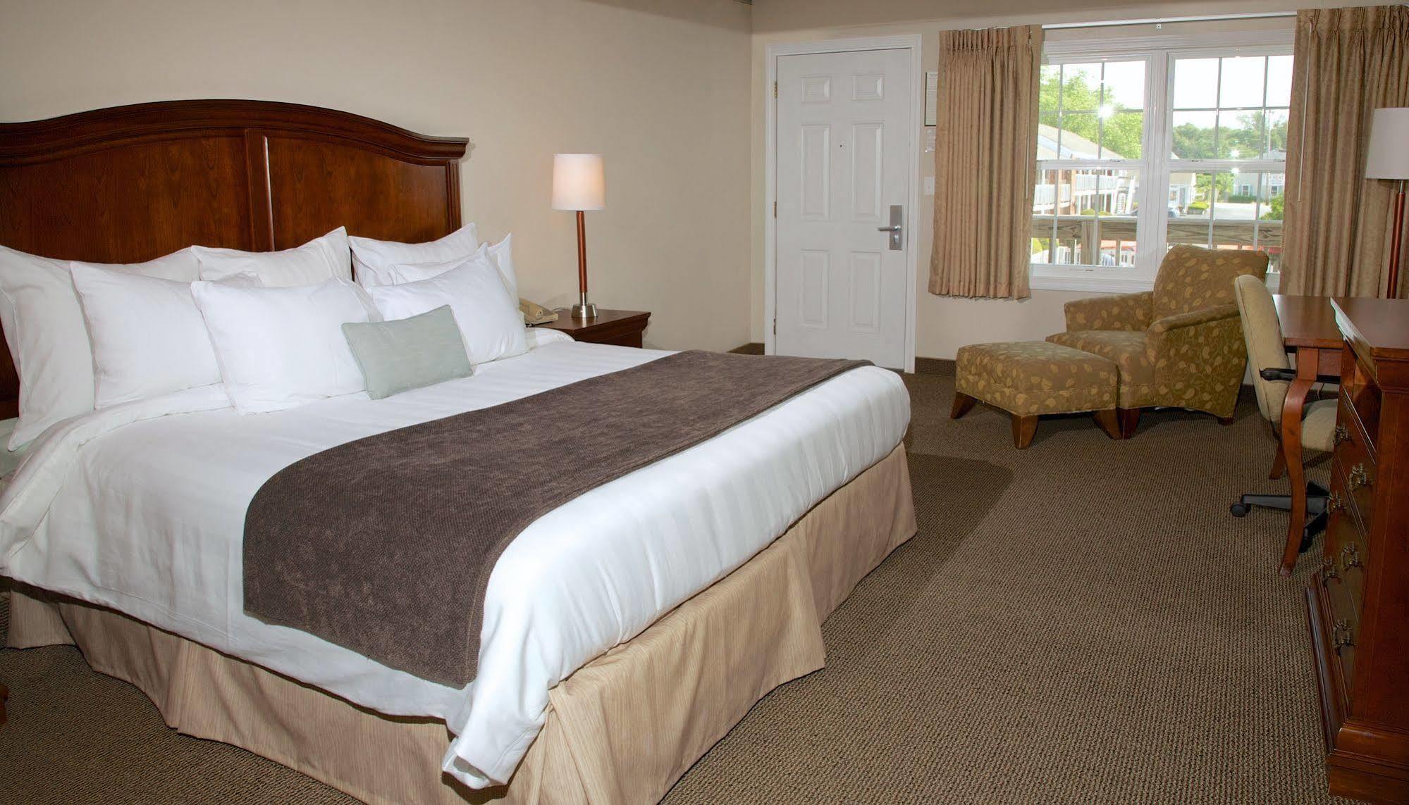 Holiday Hill Inn & Suites デニス・ポート エクステリア 写真