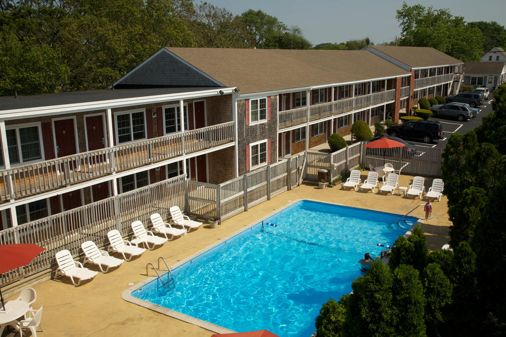 Holiday Hill Inn & Suites デニス・ポート エクステリア 写真
