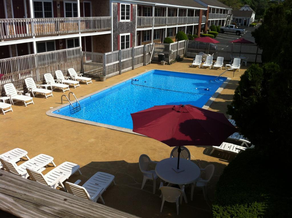 Holiday Hill Inn & Suites デニス・ポート エクステリア 写真